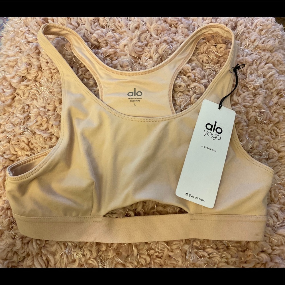 Brand new ALO yoga bra ✨💖